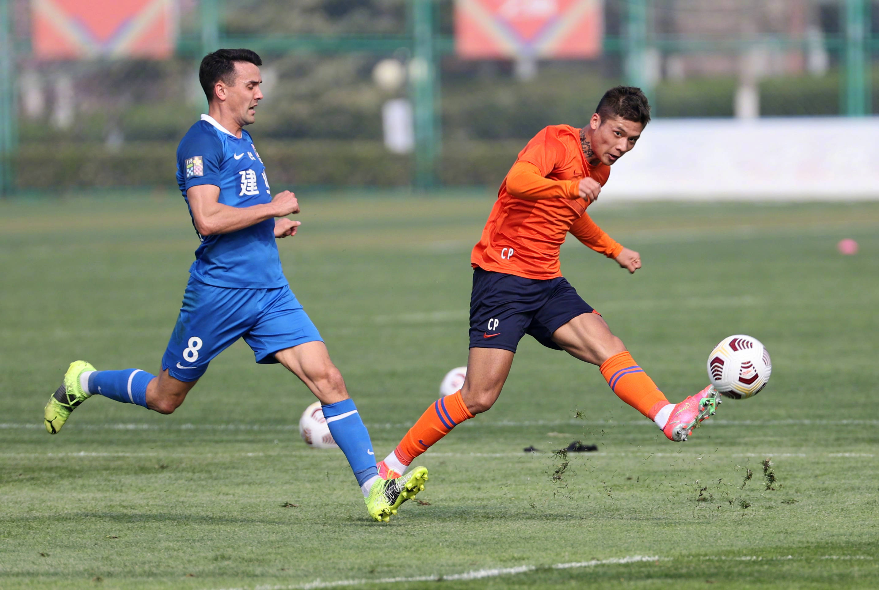 包含窗口期亚冠传出新动向，浙江稠州回应争议，管理层表态：管理层满意，轮换策略成焦点的词条