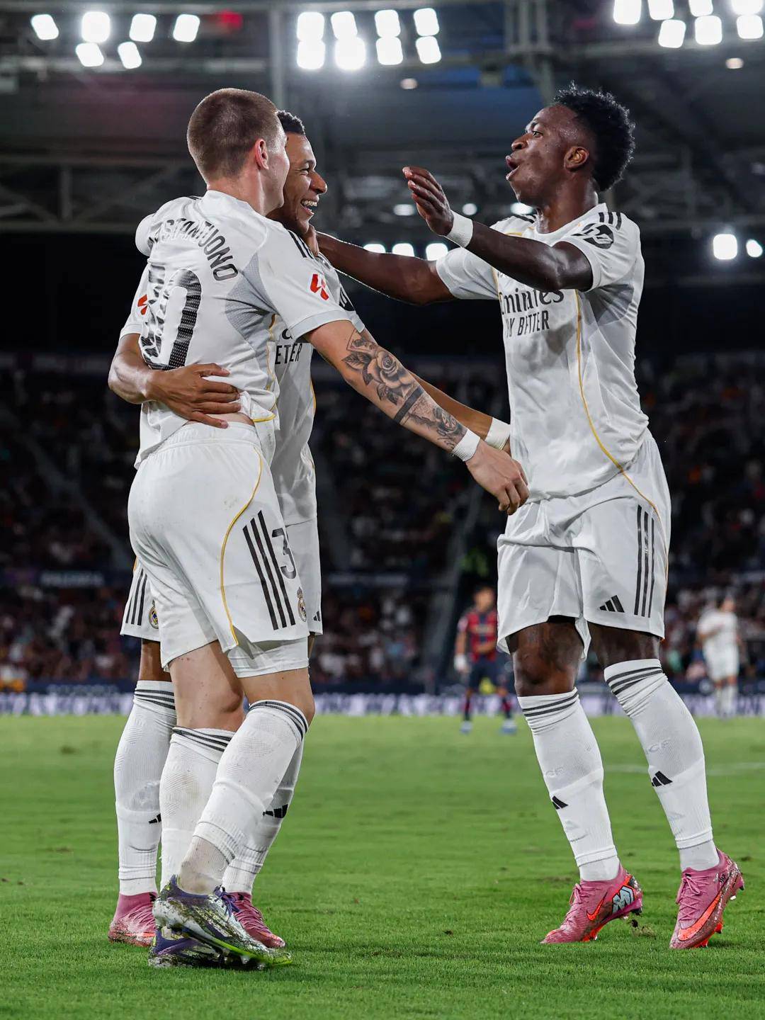 姆巴佩在切尔西比赛中出色防守，势不可挡引发热议！的简单介绍